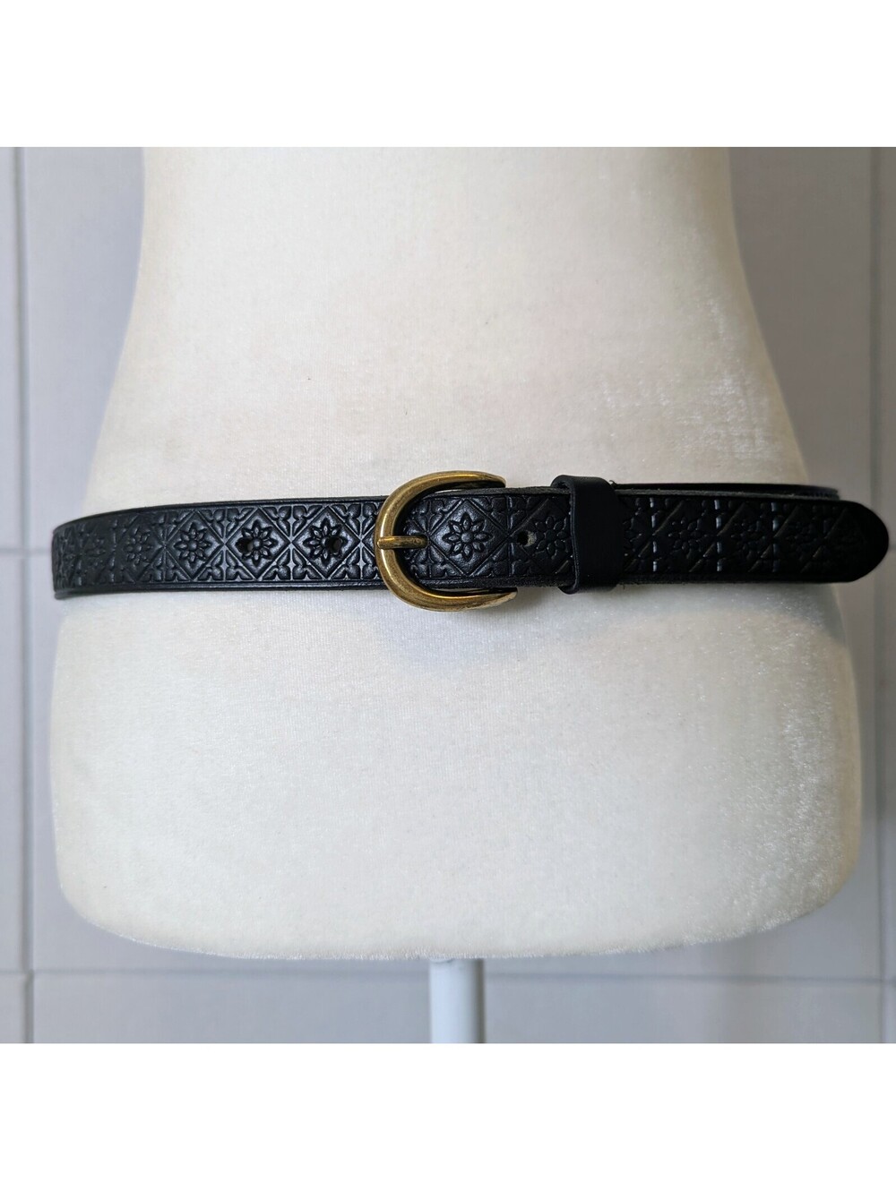 Vintage Northern Reflections tooled leather skinny belt